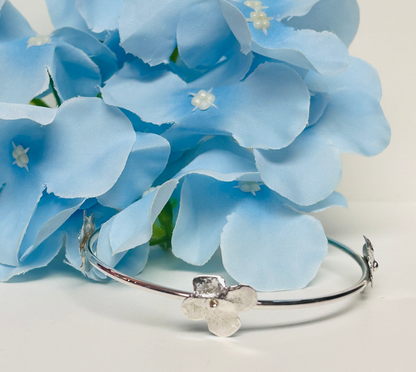 #55 Hydrangea Flower Slip-on Bangle Bracelet