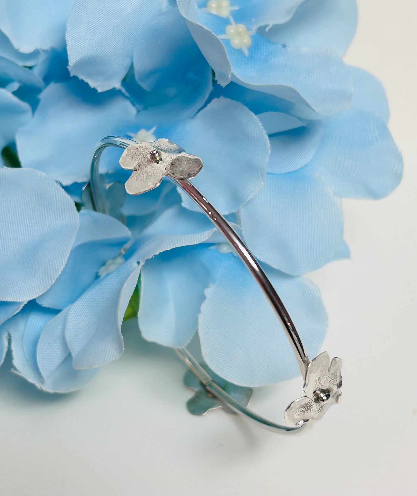 #55 Hydrangea Flower Slip-on Bangle Bracelet