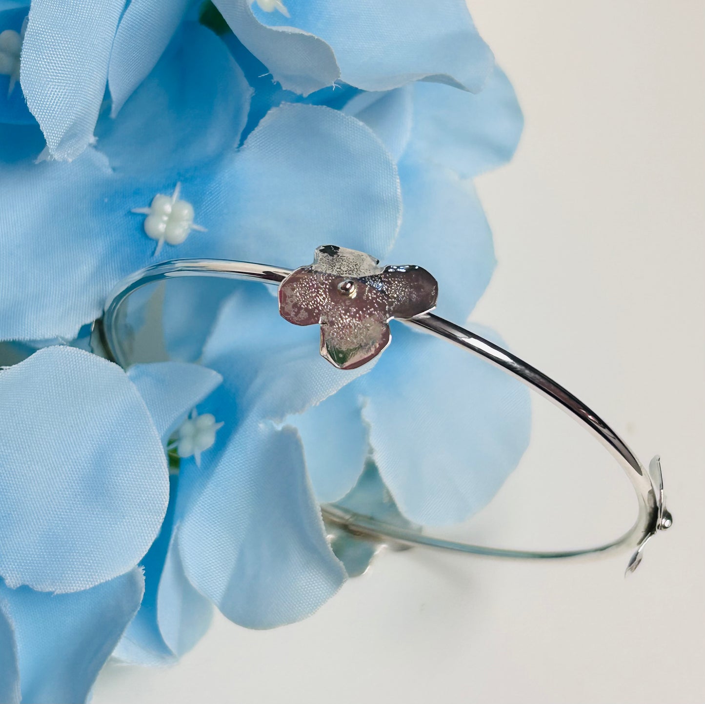 #55 Hydrangea Flower Slip-on Bangle Bracelet