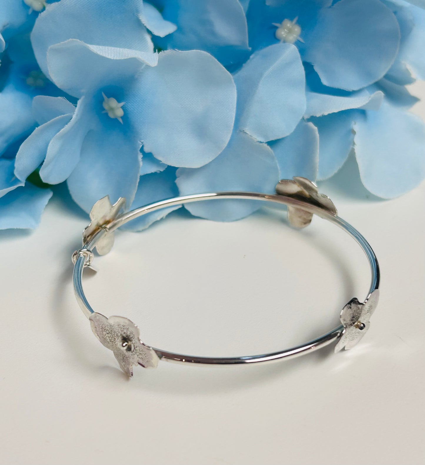 #55 Hydrangea Flower Slip-on Bangle Bracelet