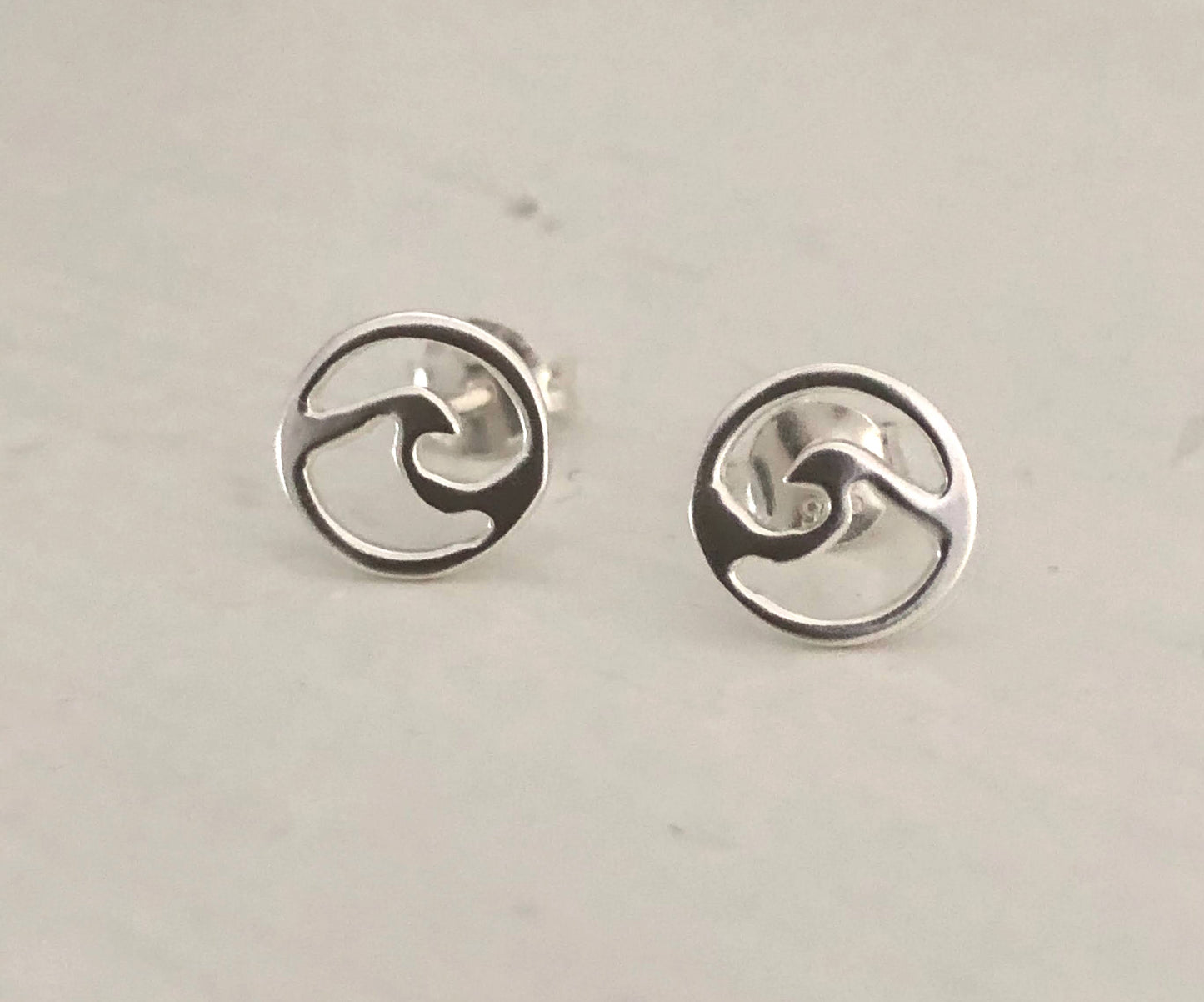 Wave Outline Earring